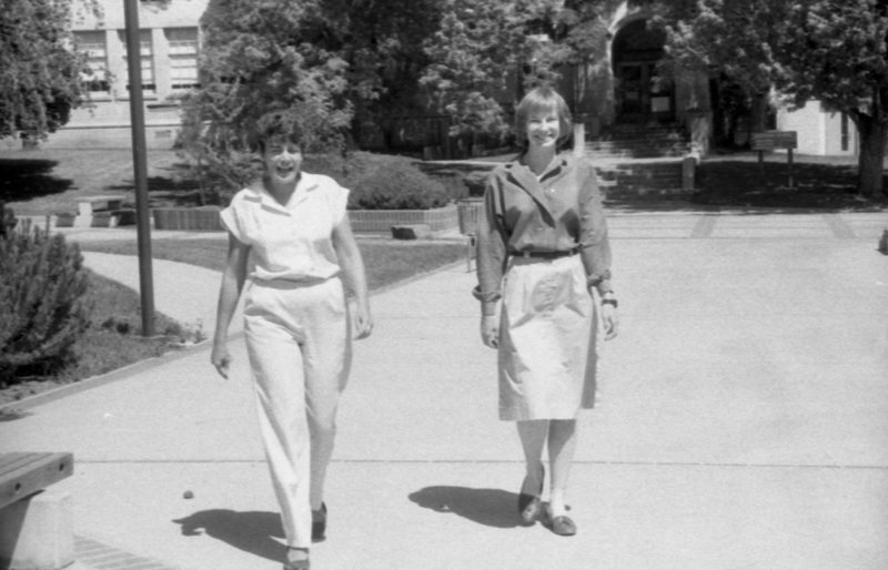 1986 Employees, Walking 04