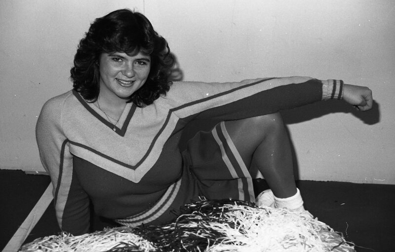 1985 Football Cheerleaders 03