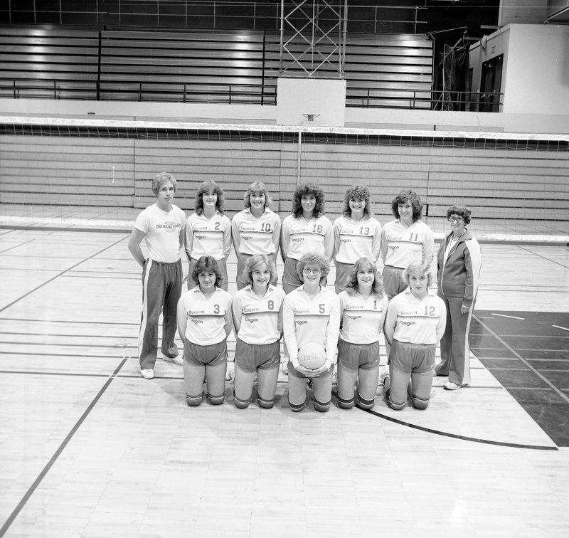 1982 Women's Volleyball Team 01