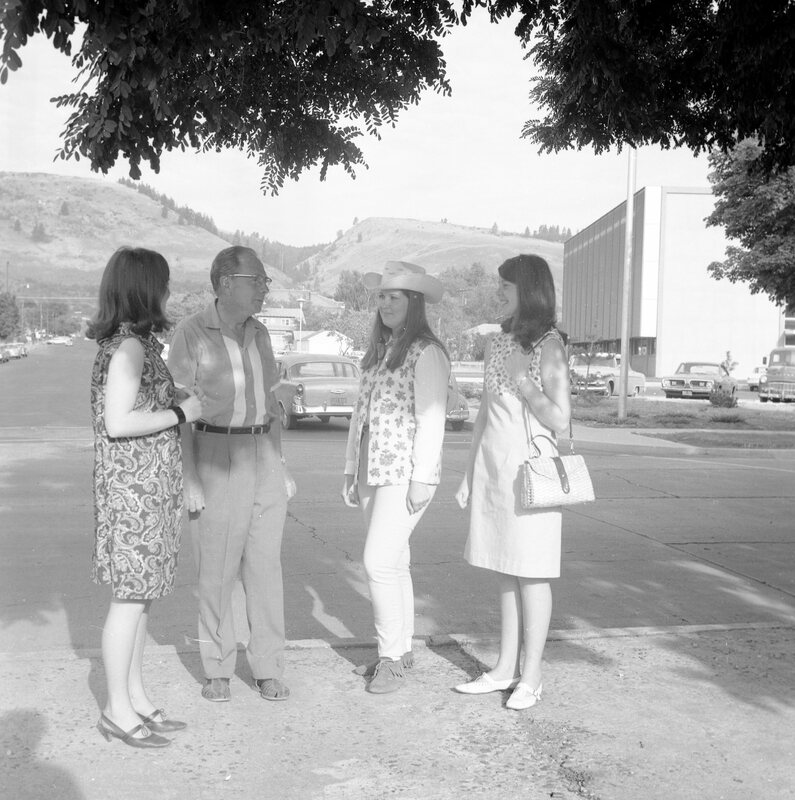1968 Students, Consult with Professor Lynn Bishop 02