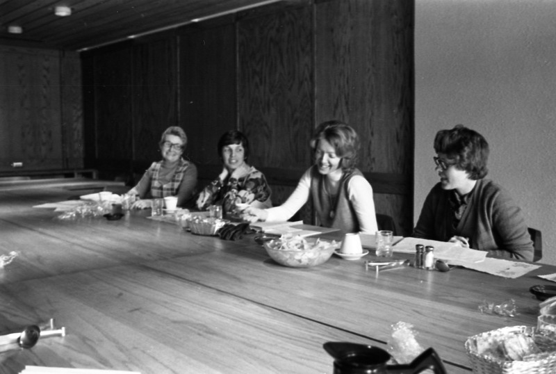 1976 Employees, Unknown Meeting 08