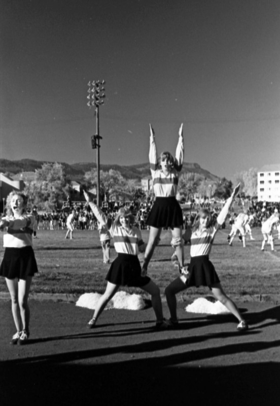 1977 Cheerleaders 19