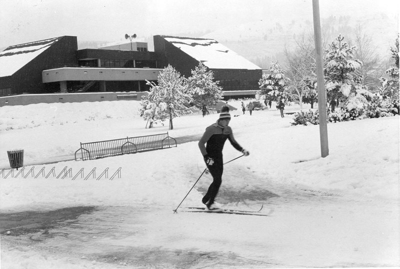1983 Skiing on Campus 1-1