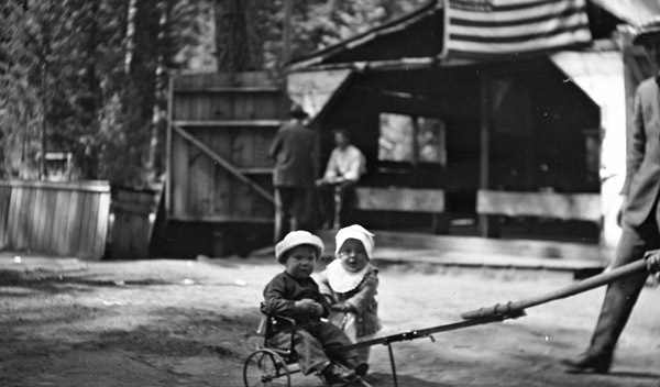 Reuter Group-QQ, Children 2