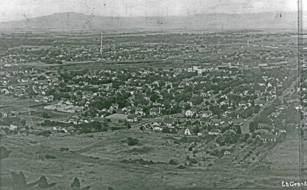 1930 La Grande, Hilltop View 02