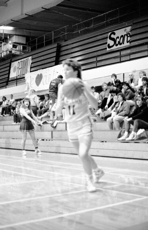 1988 Women's Basketball Action, Oregon Tech at EOSC 05