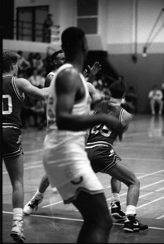 1991 Men's Basketball Action, Southern Oregon at EOSC 23