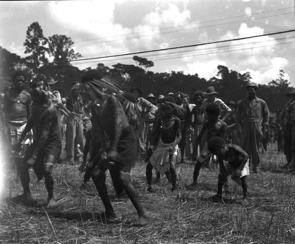 Dobodura Natives "Sing Sing" 4
