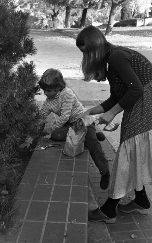 1983 Ackerman Elementary School, Bulb Planting 05