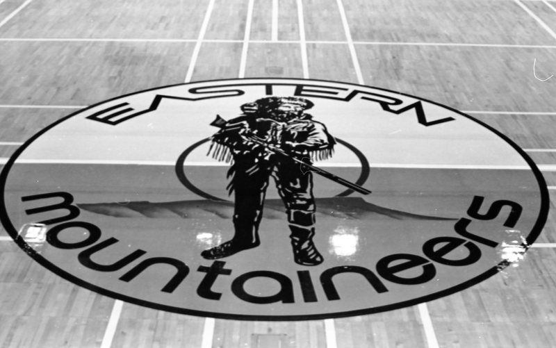 1987 Quinn Coliseum, Logo 01