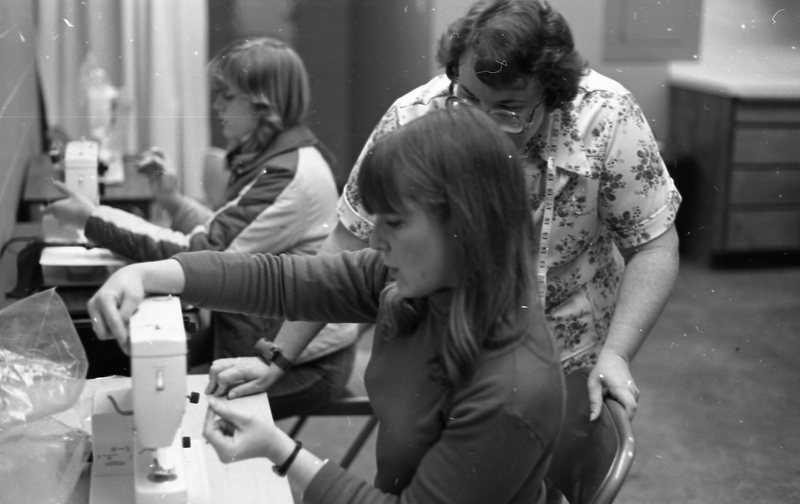 1981 Ackerman Elementary Sewing 05