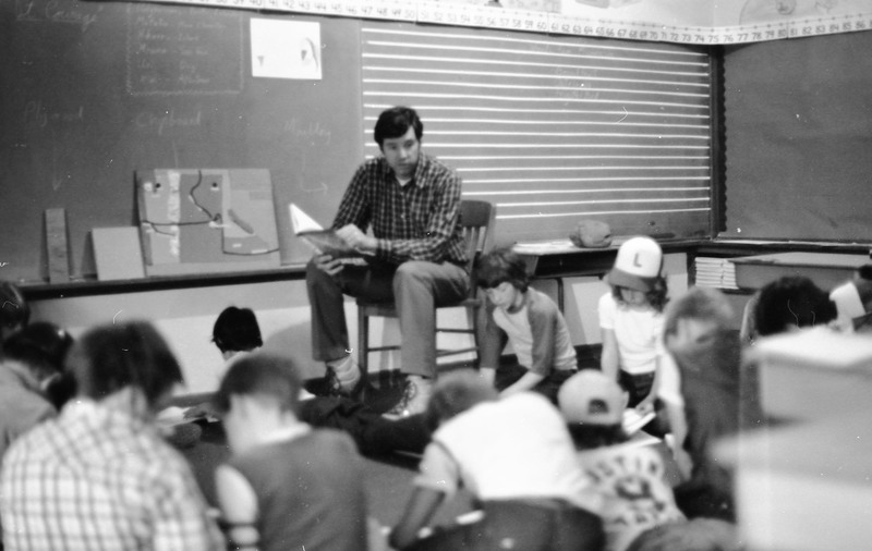 1981 Ackerman Elementary Classroom, Micronesian Program 24