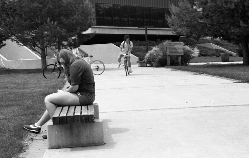 1985 Students, May Outdoor Candid Shots 33