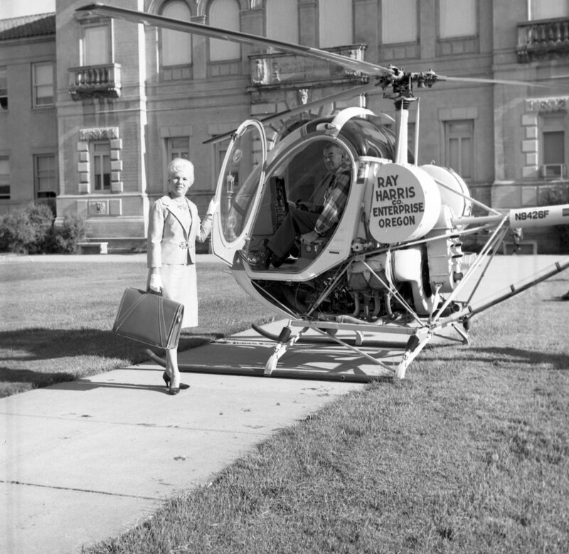 1967 Summer Graduation, Guest Arrival 09
