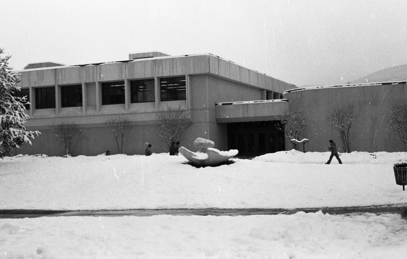 1983 Zabel Hall in Winter 01
