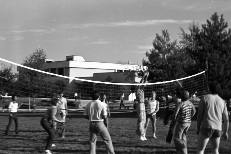 1981 Volleyball, New Students 12