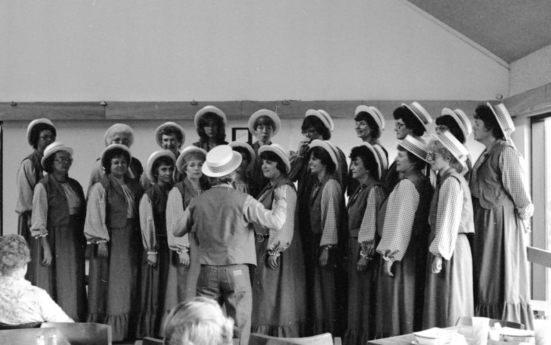 1982 Summer Graduation, Chorus 05