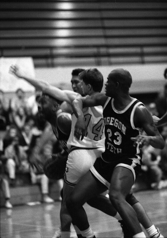 1991 Men's Basketball Action, Oregon Tech at EOSC 04