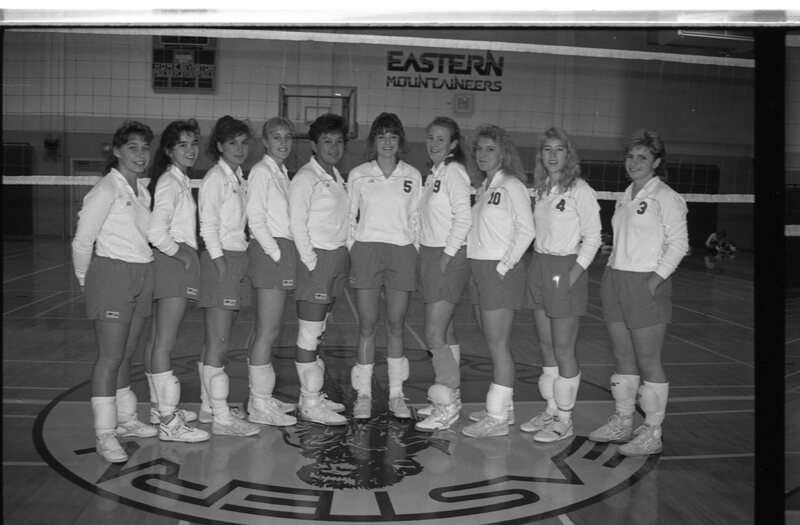 1989 Volleyball Team 04