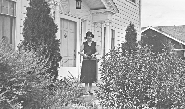 Reuter, Woman 8