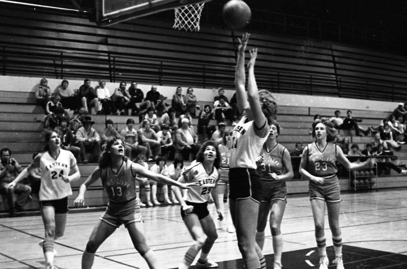 1982 Women's Basketball, EOSC vs. Lewis &amp; Clark, Action 18