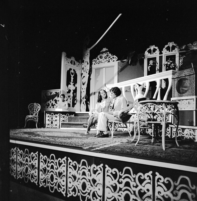 1974 "Oh Dad, Poor Dad" 09
