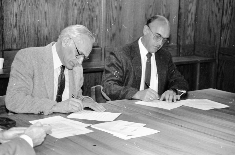 1987 Meeting, Signing 18