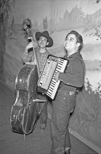 Elgin, Travelling Entertainers 3
