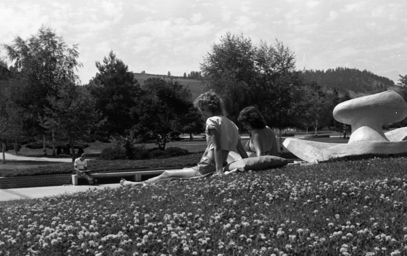 1984 Students, Outdoors, Summer at EOSC 03