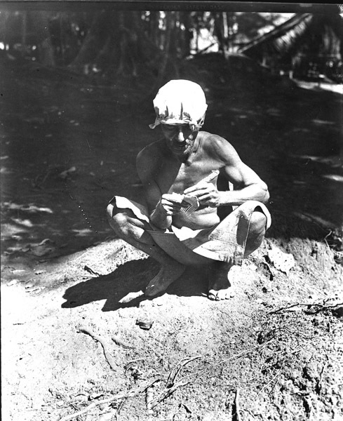 Finchhaffen Native, Carving