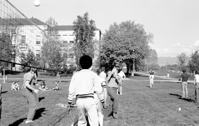 1981 Dorm Play Day &amp; Steak Fry, Volleyball 04