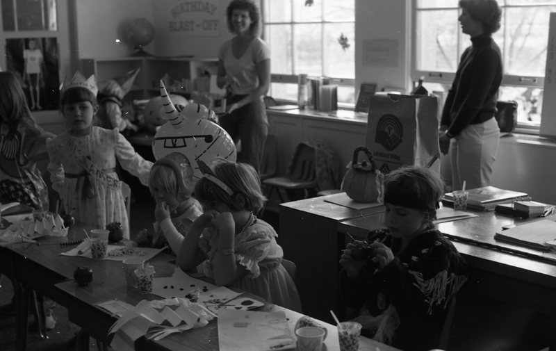 1983 Ackerman Elementary School, Halloween 01