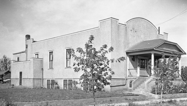La Grande, Building 1