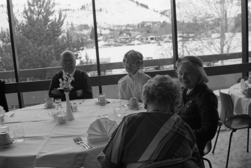 1985 Students Serve Elderly 17