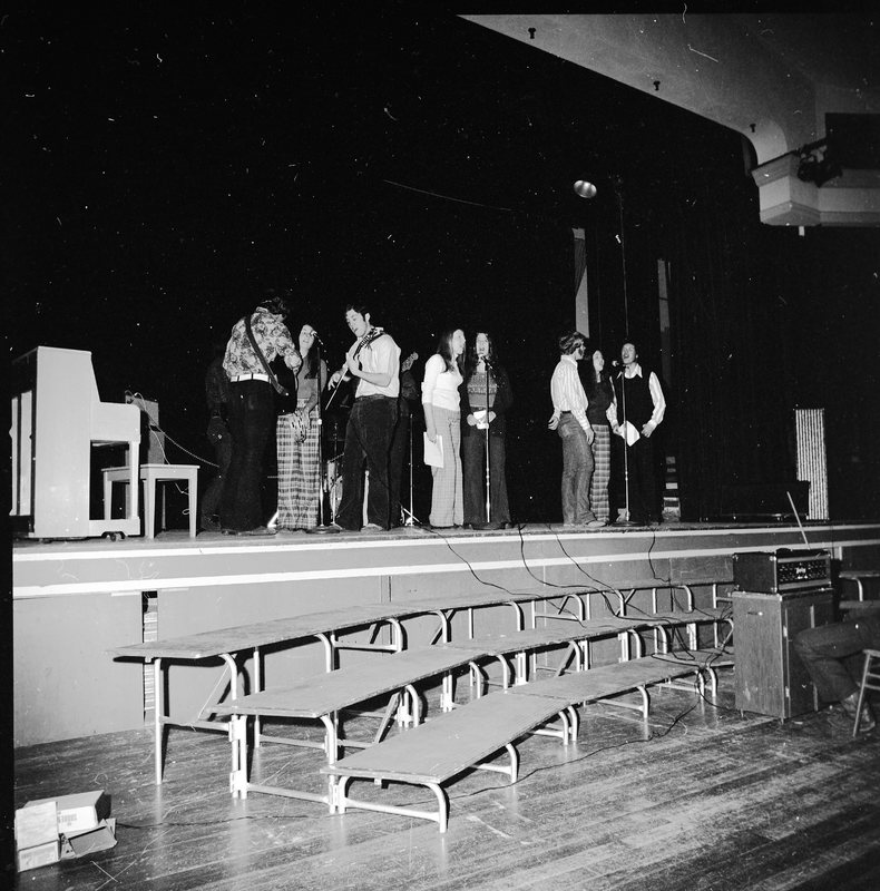1973 Ambassadors on Stage 01
