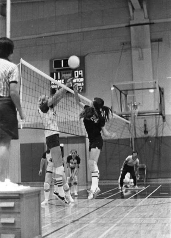 1974 Volleyball Action 01
