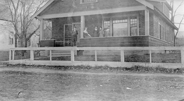 Reuter Group-P, Porch 1