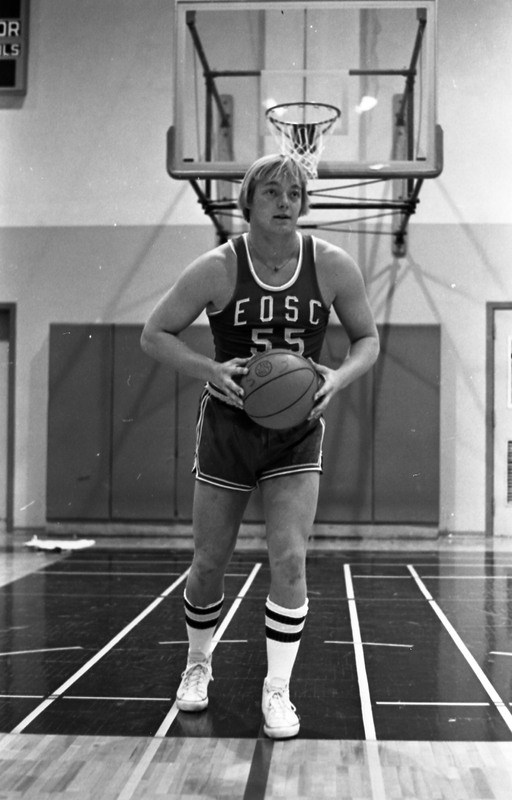1977 Basketball Player 08