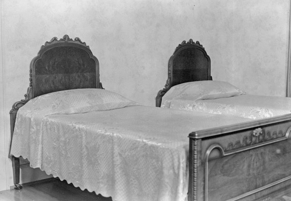 La Grande Home, Interior-B 4