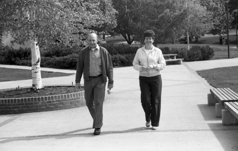 1986 Employees, Walking 03