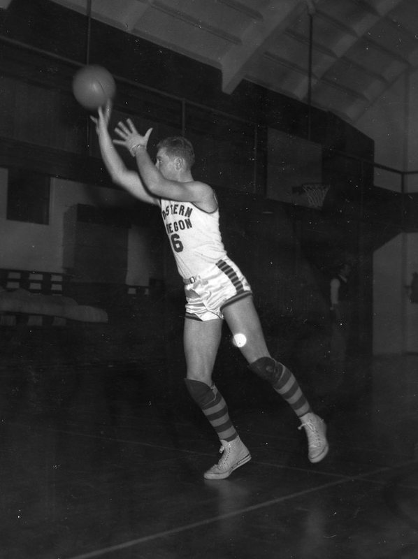 1948-49 Basketball Player 9