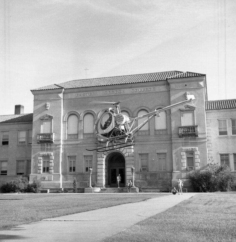 1967 Summer Graduation, Guest Arrival 12