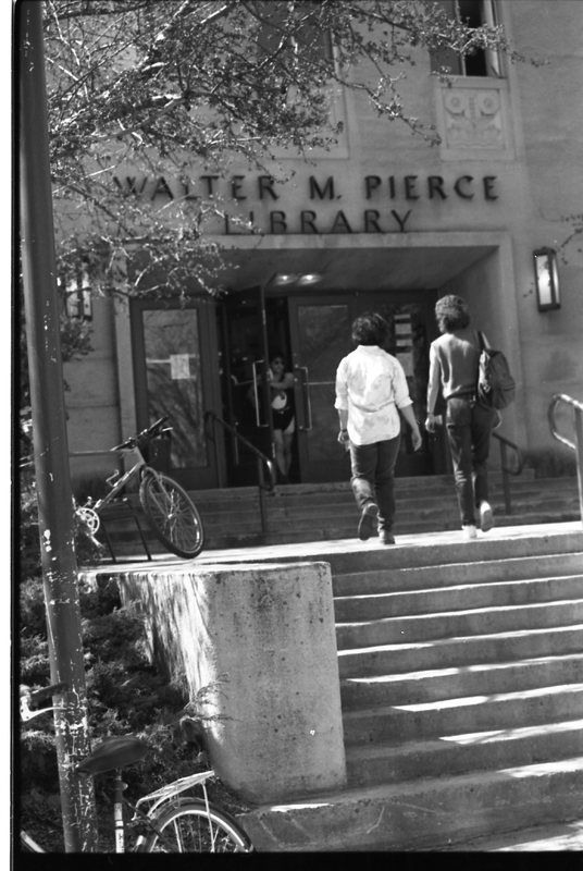 1989 Walter M. Pierce Library, Entrance 01