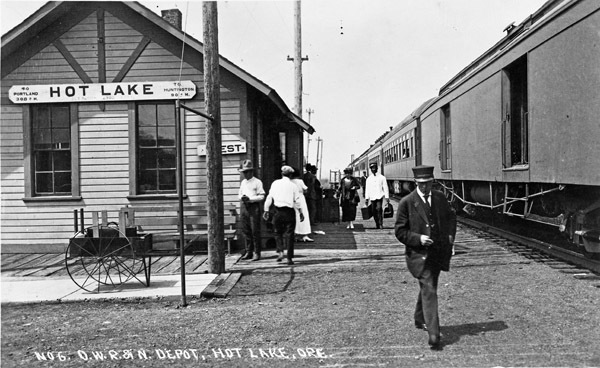 Hot Lake, Railroad Station