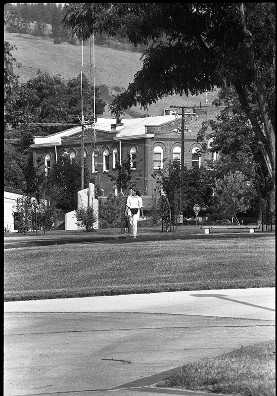 1991 Students, Outdoors 02