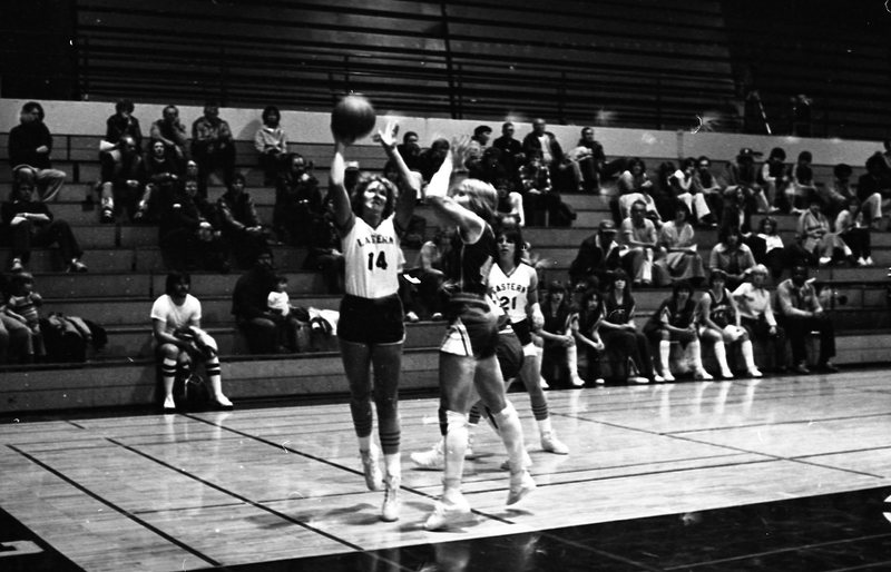 1982 Women's Basketball, EOSC vs. Oregon Tech, Action 03