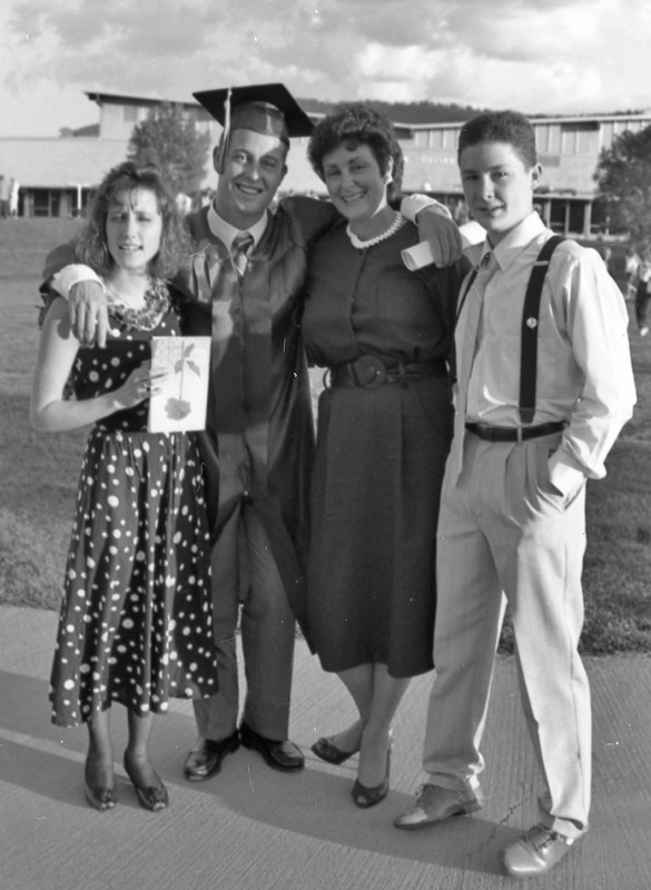 1989 Graduate with Family 02