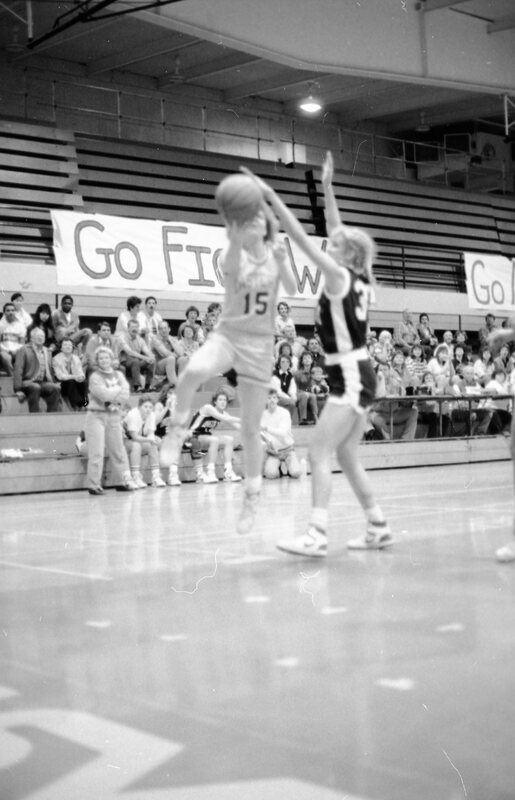 1988 Women's Basketball Action, Oregon Tech at EOSC 13
