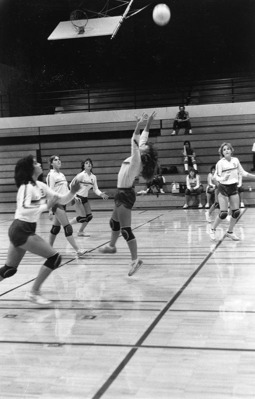 1983 Volleyball, EOSC vs. Lewis &amp; Clark, Action 01