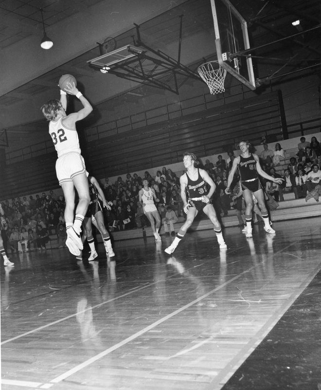 1972 Basketball Action 1-1